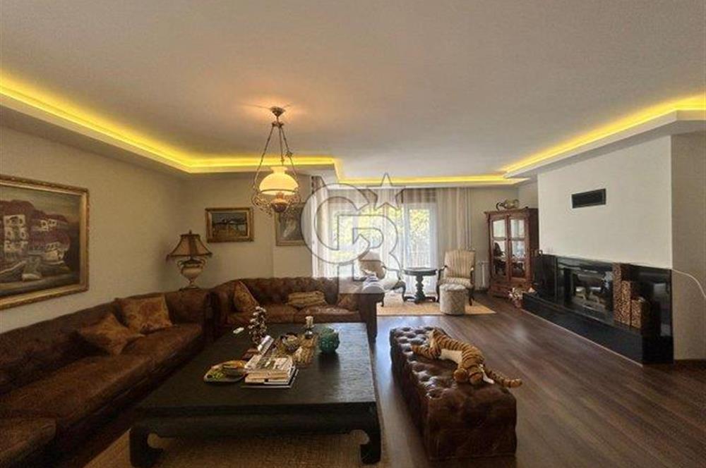 Fenerbahçe sahil tarafında eşyalı 4+1 balkonlu daire