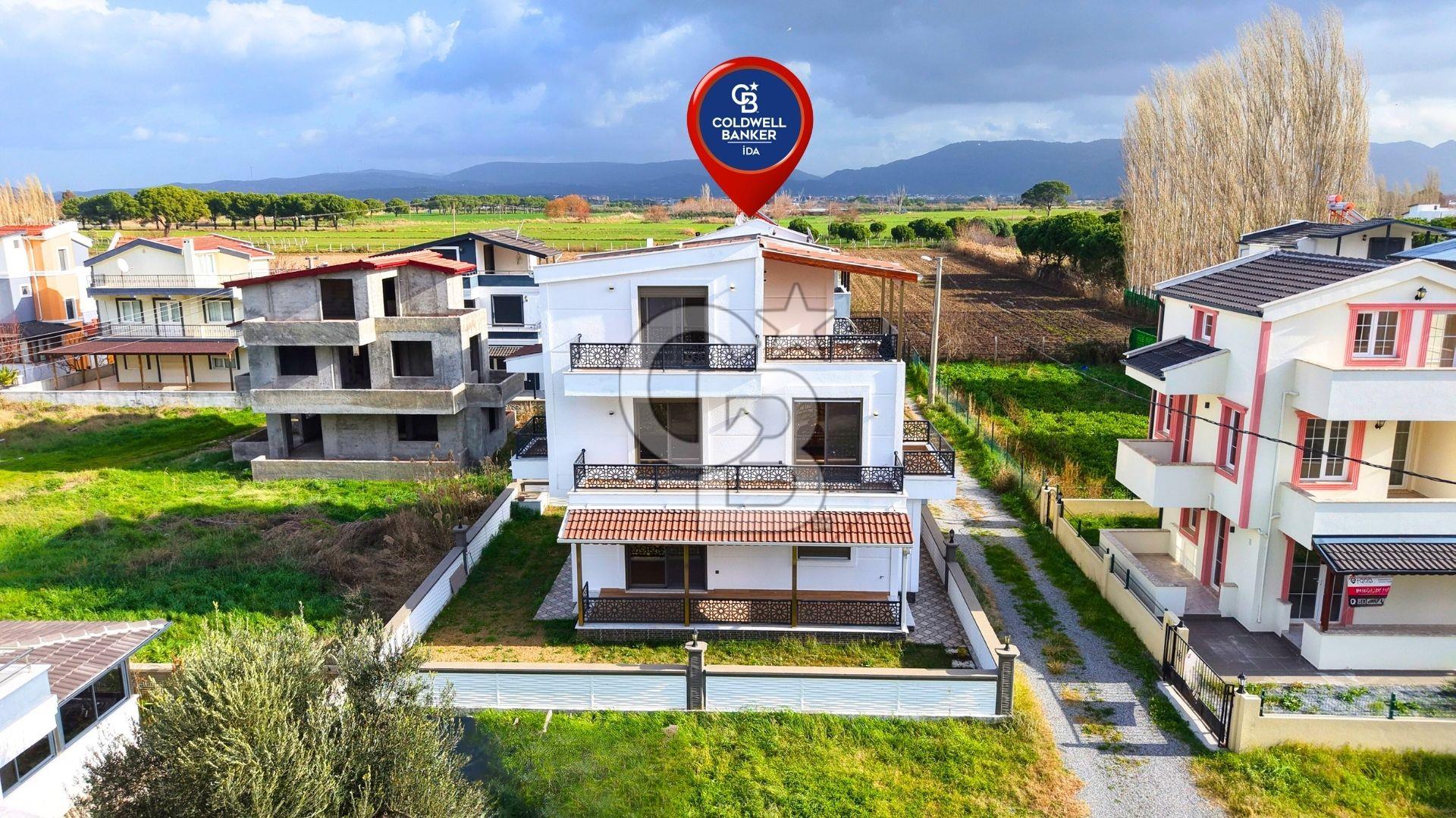 AYVALIK ALTINOVA İSKELE MEVKİİ SIFIR MÜSTAKİL TRİPLEX VİLLA 4+1
