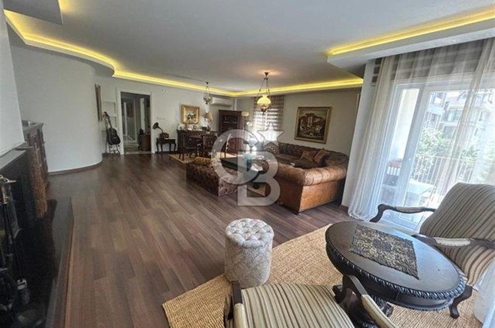 Fenerbahçe sahil tarafında eşyalı 4+1 balkonlu daire