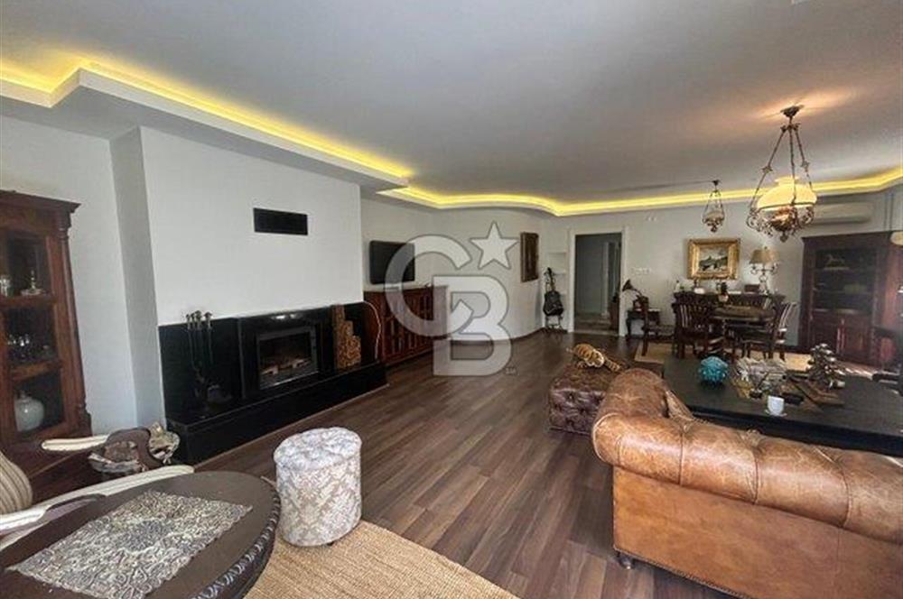 Fenerbahçe sahil tarafında eşyalı 4+1 balkonlu daire