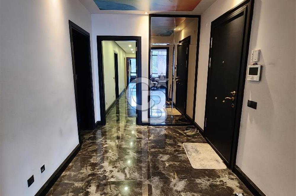 Suadiye'de Prestijli Bölgede 4+1 , 210 m² katta tek daire