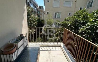 Fenerbahçe sahil tarafında eşyalı 4+1 balkonlu daire