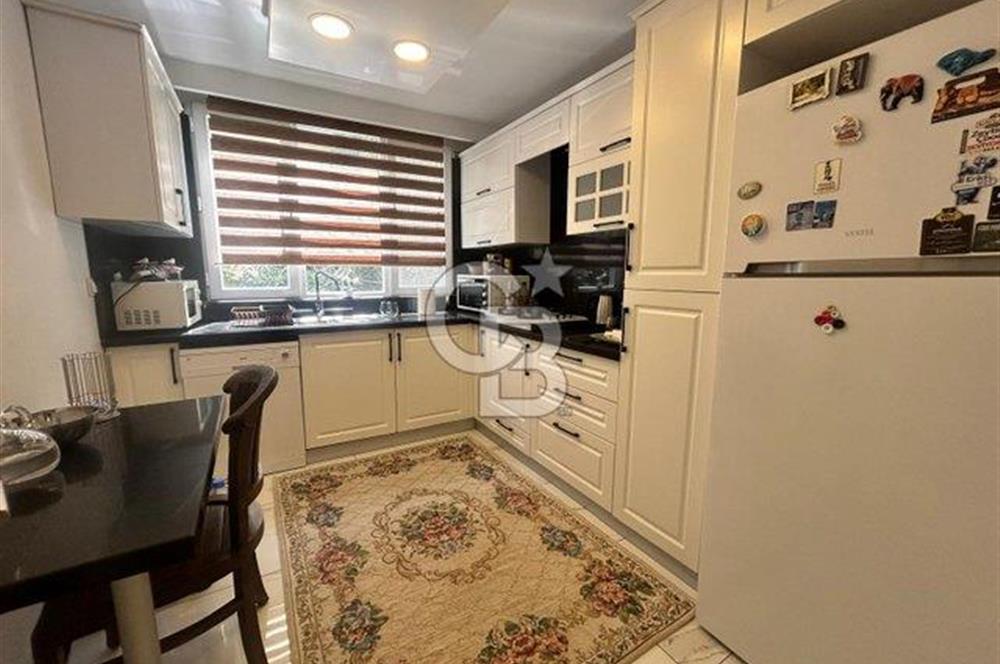 Fenerbahçe sahil tarafında eşyalı 4+1 balkonlu daire