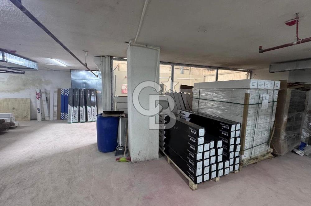 MALTEPE'DE CADDE ÜZERİ 3 KATLI 630M2 KİRA GETİRİLİ DÜKKAN