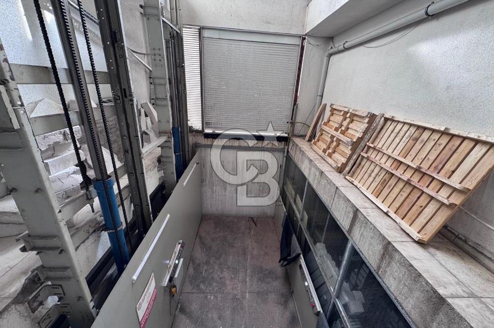 MALTEPE'DE CADDE ÜZERİ 3 KATLI 630M2 KİRA GETİRİLİ DÜKKAN