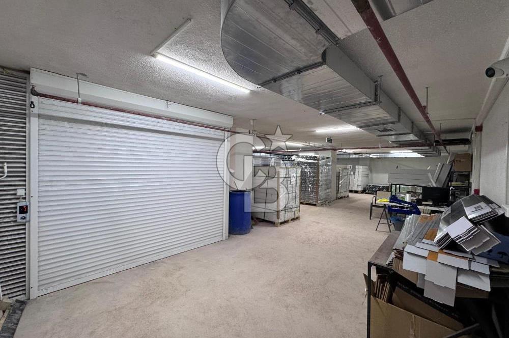 MALTEPE'DE CADDE ÜZERİ 3 KATLI 630M2 KİRA GETİRİLİ DÜKKAN