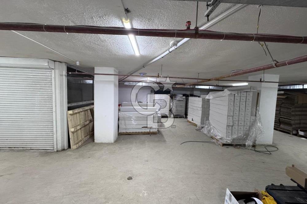 MALTEPE'DE CADDE ÜZERİ 3 KATLI 630M2 KİRA GETİRİLİ DÜKKAN