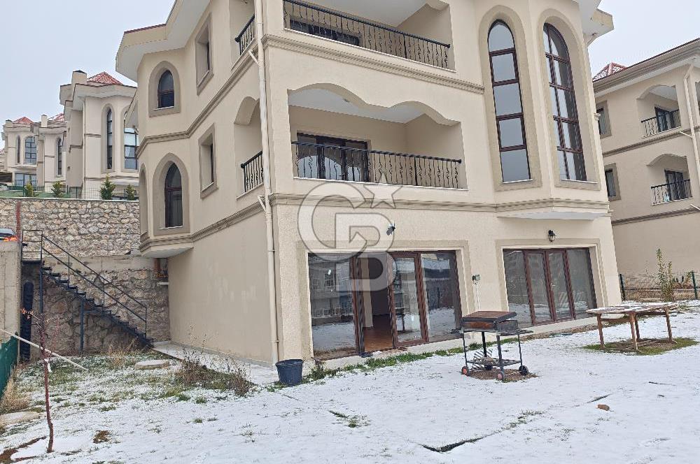 Beytepe Mavi Ladin Sitesinde 6+2 Müstakil Bahçeli Kiralık Villa