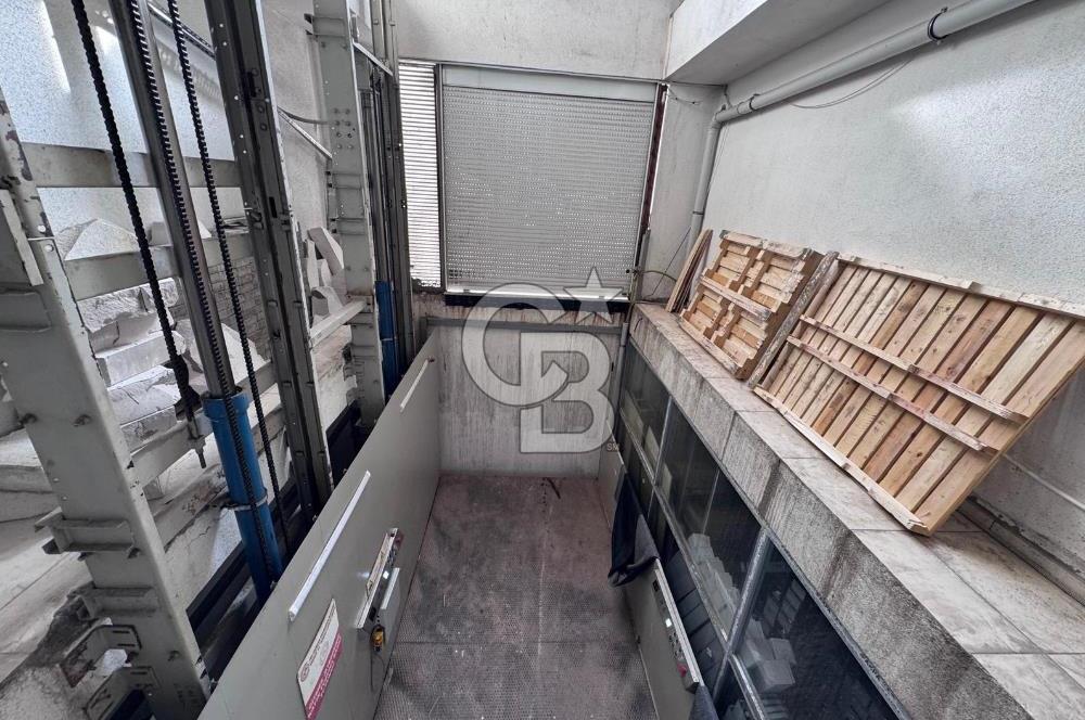 MALTEPE'DE CADDE ÜZERİ 3 KATLI 630M2 KİRA GETİRİLİ DÜKKAN