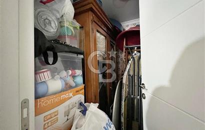 CADDE ÜZERİ ÇİFT BLOKLU SİTEDE CADDE CEPHE ARA KAT 3+1 DAİRE