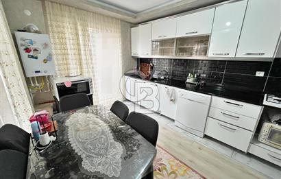 CADDE ÜZERİ ÇİFT BLOKLU SİTEDE CADDE CEPHE ARA KAT 3+1 DAİRE