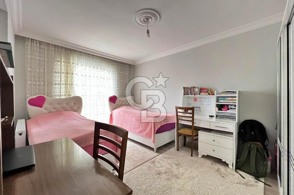 CADDE ÜZERİ ÇİFT BLOKLU SİTEDE CADDE CEPHE ARA KAT 3+1 DAİRE