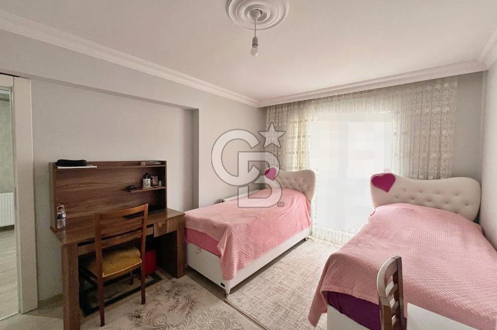 CADDE ÜZERİ ÇİFT BLOKLU SİTEDE CADDE CEPHE ARA KAT 3+1 DAİRE