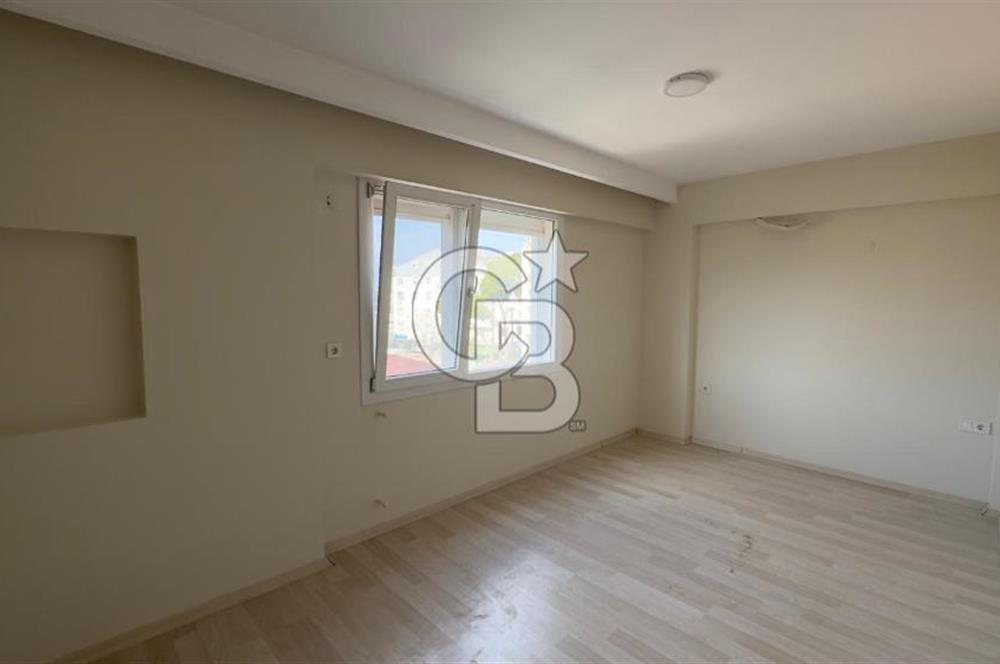 C.B.ROUTE | DİKİLİ İSMETPAŞADA ÇARŞI İÇİNDE KİRALIK FERAH DAİRE