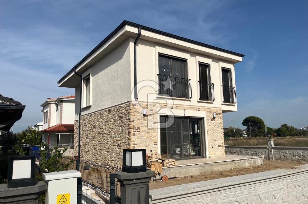 AYVALIK ALTINOVA’DA DENİZE 250 M. LÜKS VİLLA