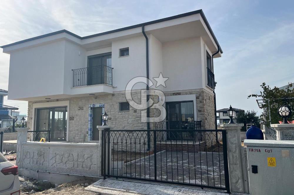 AYVALIK ALTINOVA’DA DENİZE 250 M. LÜKS VİLLA
