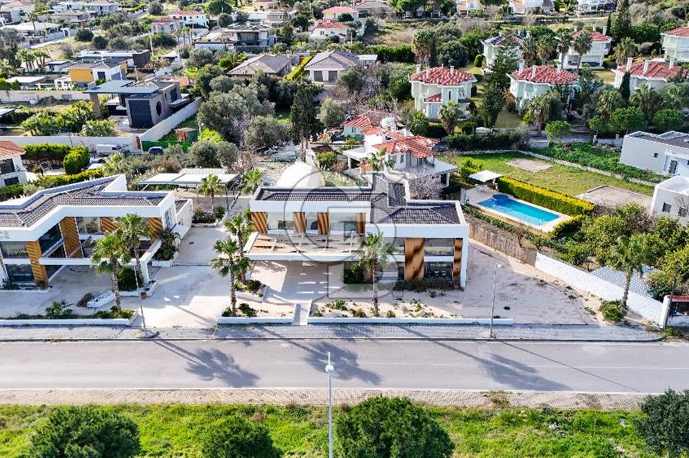 Çeşme Boyalıkta Ana Cadde Üzeri Komple Kiralık İşyeri