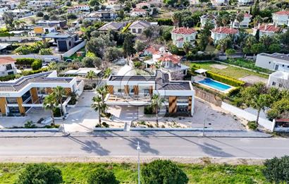 Çeşme Boyalıkta Ana Cadde Üzeri Komple Kiralık İşyeri