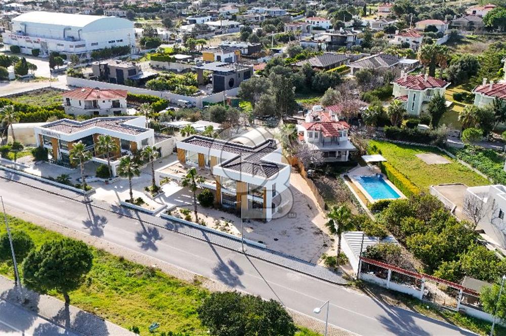 Çeşme Boyalıkta Ana Cadde Üzeri Komple Kiralık İşyeri