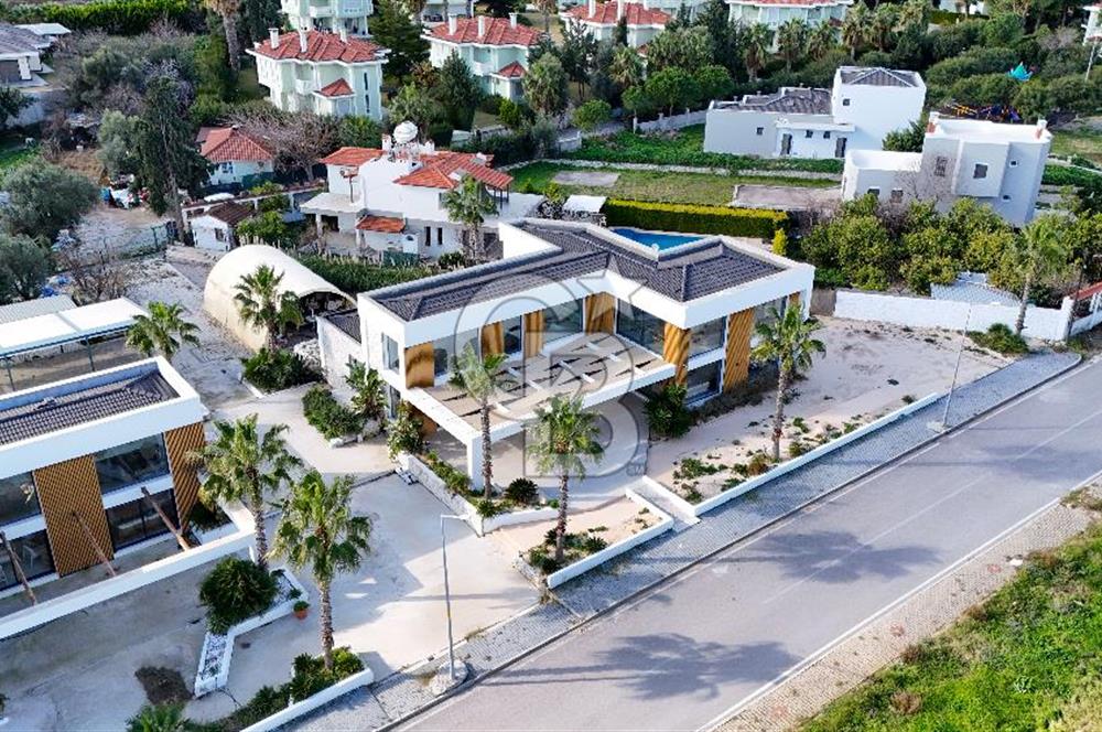 Çeşme Boyalıkta Ana Cadde Üzeri Komple Kiralık İşyeri