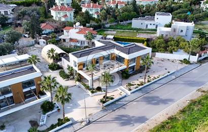 Çeşme Boyalıkta Ana Cadde Üzeri Komple Kiralık İşyeri