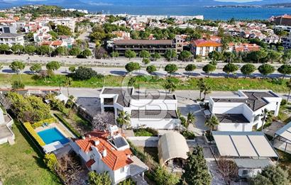 Çeşme Boyalıkta Ana Cadde Üzeri Komple Kiralık İşyeri