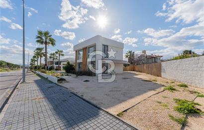 Çeşme Boyalıkta Ana Cadde Üzeri Komple Kiralık İşyeri