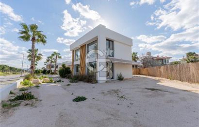 Çeşme Boyalıkta Ana Cadde Üzeri Komple Kiralık İşyeri