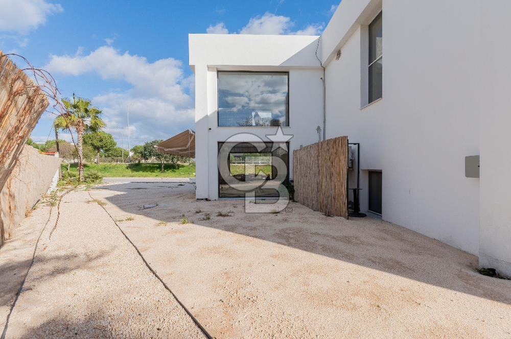 Çeşme Boyalıkta Ana Cadde Üzeri Komple Kiralık İşyeri