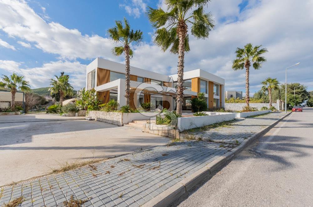 Çeşme Boyalıkta Ana Cadde Üzeri Komple Kiralık İşyeri