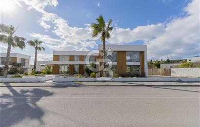 Çeşme Boyalıkta Ana Cadde Üzeri Komple Kiralık İşyeri