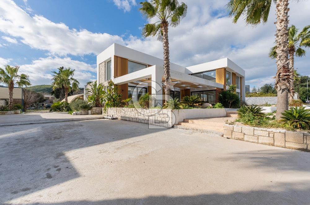 Çeşme Boyalıkta Ana Cadde Üzeri Komple Kiralık İşyeri