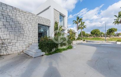 Çeşme Boyalıkta Ana Cadde Üzeri Komple Kiralık İşyeri