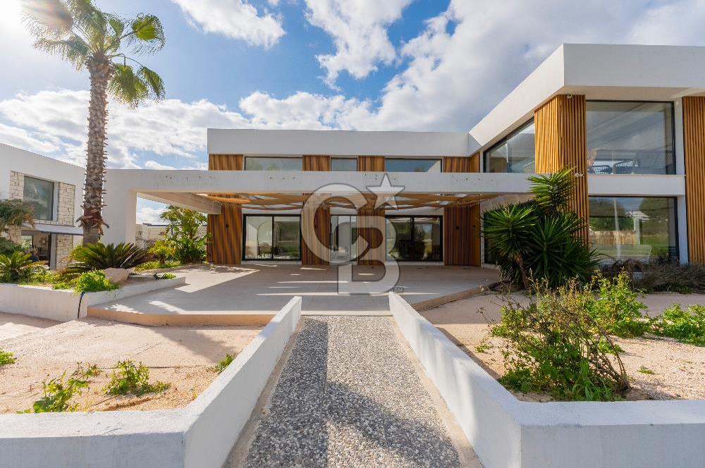 Çeşme Boyalıkta Ana Cadde Üzeri Komple Kiralık İşyeri