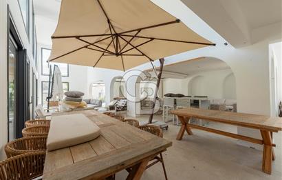 Çeşme Boyalıkta Ana Cadde Üzeri Komple Kiralık İşyeri