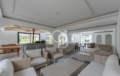 Çeşme Boyalıkta Ana Cadde Üzeri Komple Kiralık İşyeri