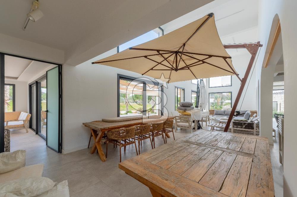 Çeşme Boyalıkta Ana Cadde Üzeri Komple Kiralık İşyeri