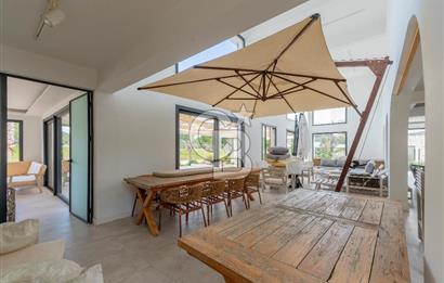 Çeşme Boyalıkta Ana Cadde Üzeri Komple Kiralık İşyeri