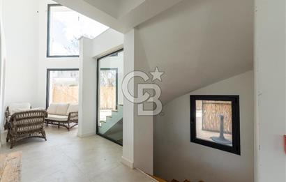 Çeşme Boyalıkta Ana Cadde Üzeri Komple Kiralık İşyeri