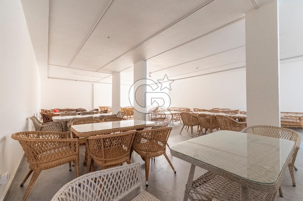 Çeşme Boyalıkta Ana Cadde Üzeri Komple Kiralık İşyeri