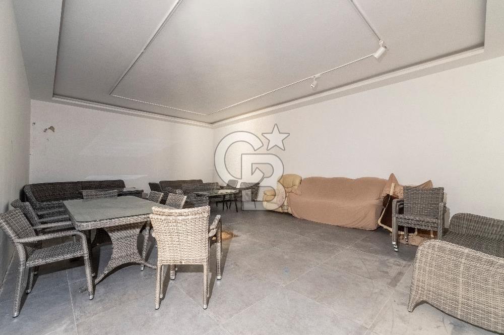 Çeşme Boyalıkta Ana Cadde Üzeri Komple Kiralık İşyeri