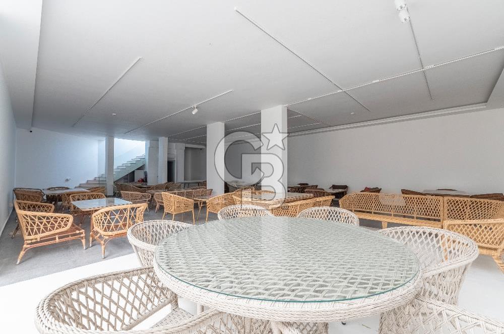 Çeşme Boyalıkta Ana Cadde Üzeri Komple Kiralık İşyeri