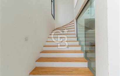 Çeşme Boyalıkta Ana Cadde Üzeri Komple Kiralık İşyeri