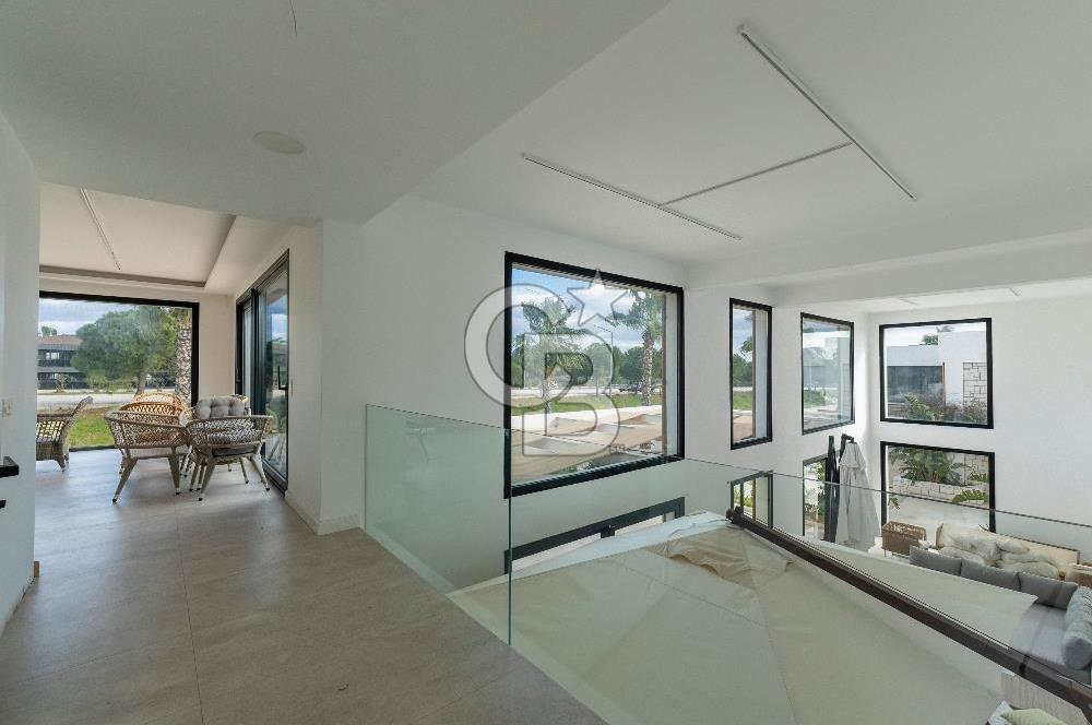 Çeşme Boyalıkta Ana Cadde Üzeri Komple Kiralık İşyeri