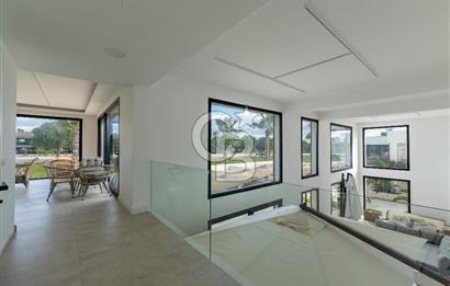 Çeşme Boyalıkta Ana Cadde Üzeri Komple Kiralık İşyeri