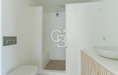 Çeşme Boyalıkta Ana Cadde Üzeri Komple Kiralık İşyeri