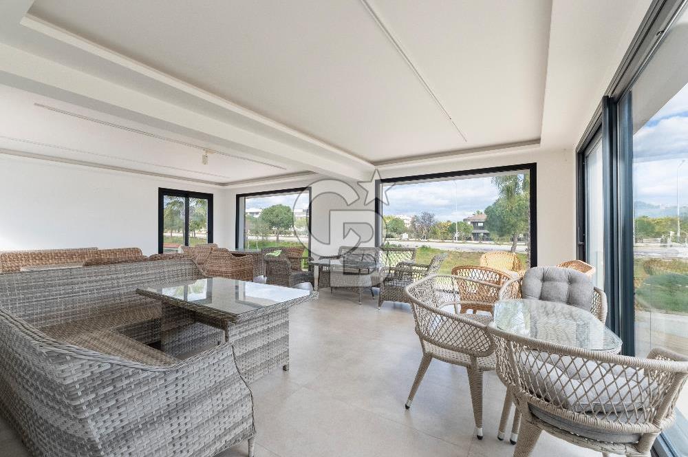 Çeşme Boyalıkta Ana Cadde Üzeri Komple Kiralık İşyeri