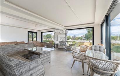 Çeşme Boyalıkta Ana Cadde Üzeri Komple Kiralık İşyeri