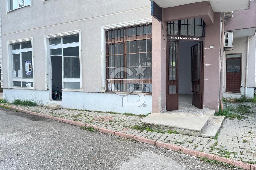 Başiskele Karşıyaka Sahil'e yakın 3 girişli,70 m² satılık dükkan