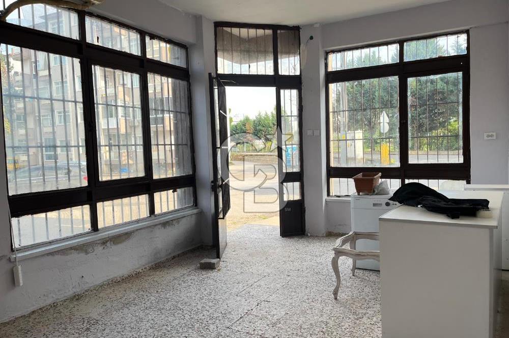 Başiskele Karşıyaka Sahil'e yakın 3 girişli,70 m² satılık dükkan